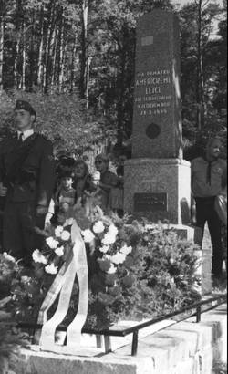 Fiftieth Anniversary memorial ceremony, 1994. (Mahr, 2011)