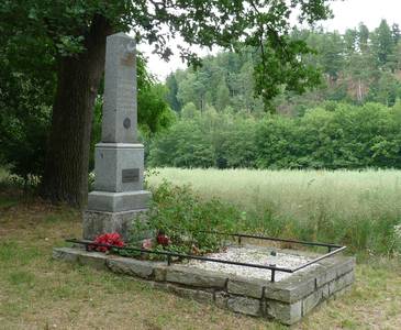 Monument to 2/Lt. Jones as it appears today. (Vaculik, 2014)